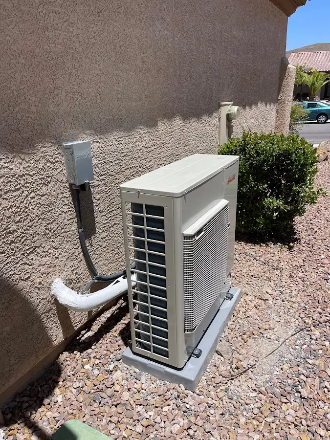 Residential air conditioning condenser unit in Justice
